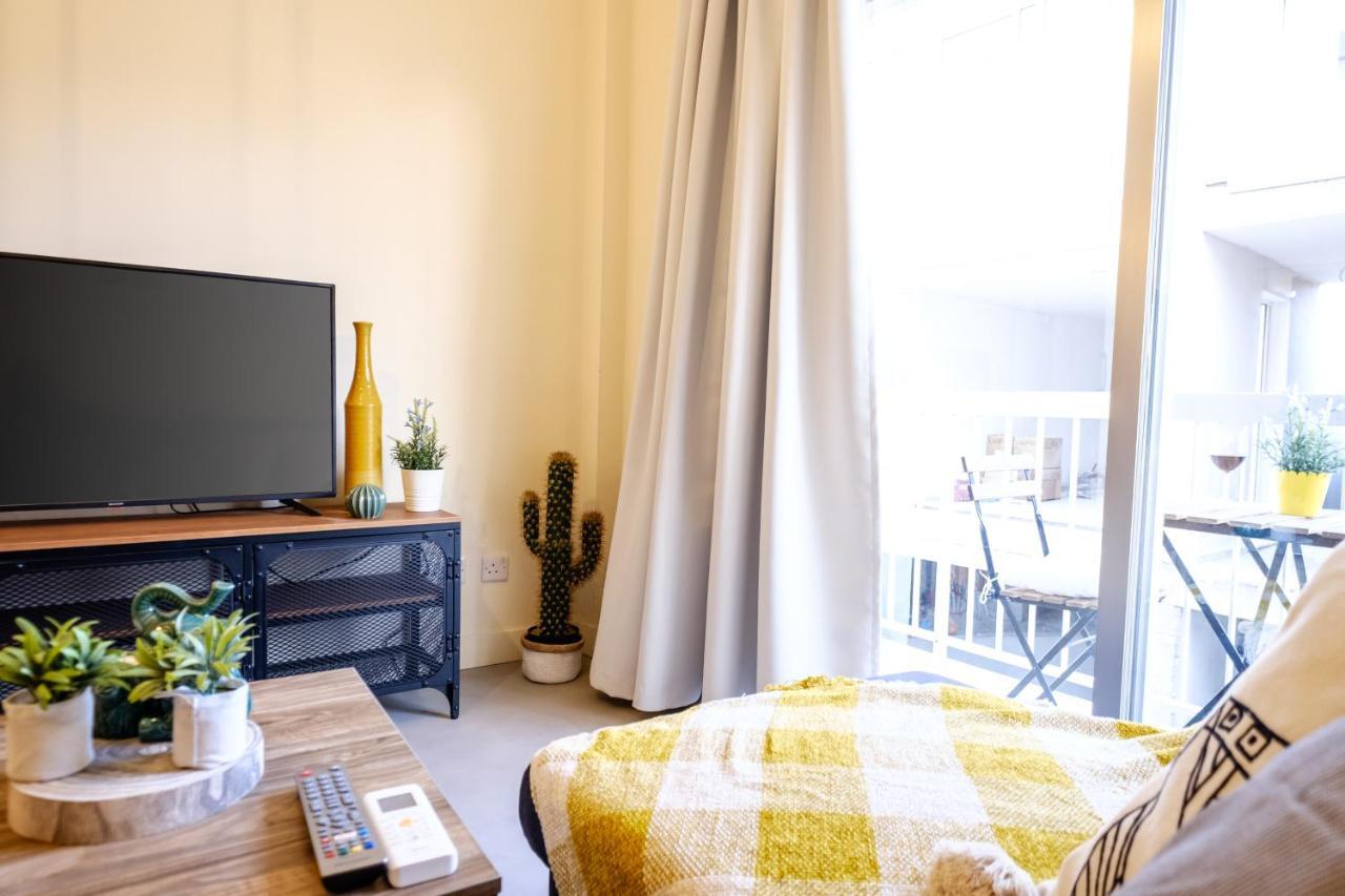 לרנקה The Joy - Centre One Bedroom Flat מראה חיצוני תמונה